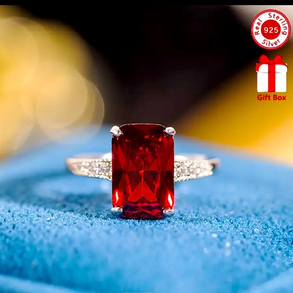 Elegant Red Gemstone Silver Ring - Picture 1 of 2